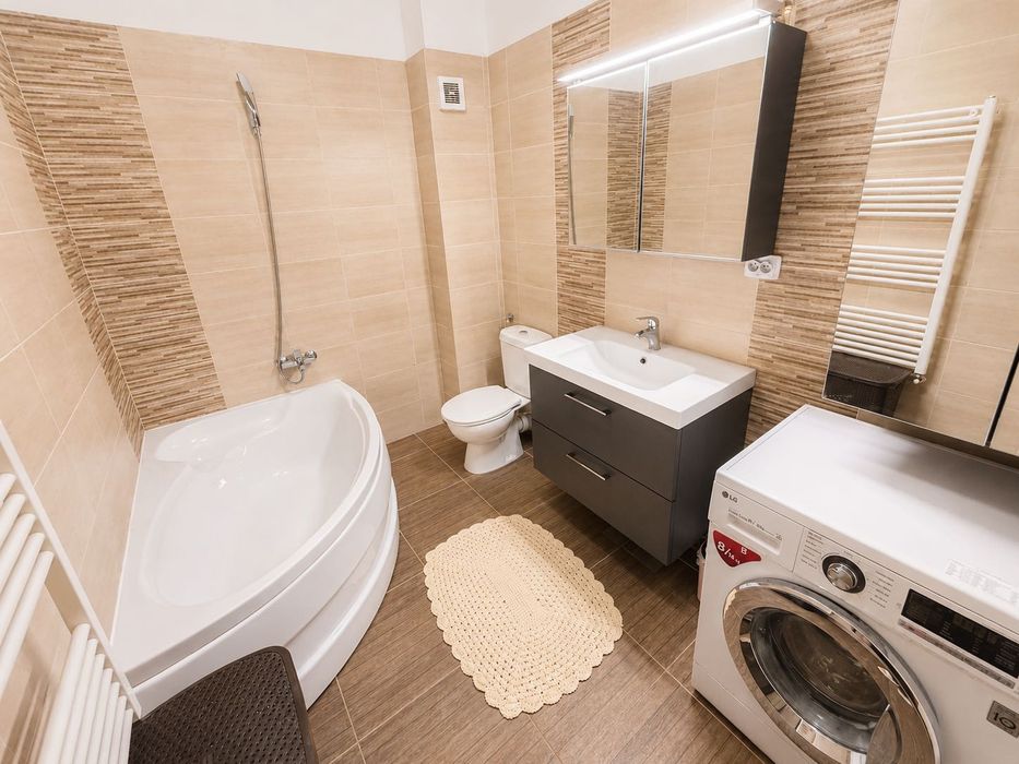 Vând apartament 2 camere LUX