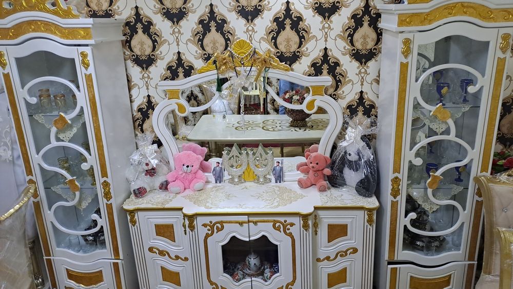 Комод с двумя пиналами