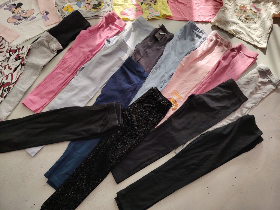 Lot haine 116Compleu negru cu  flori fetiță 6 ani, pantofi și sandal