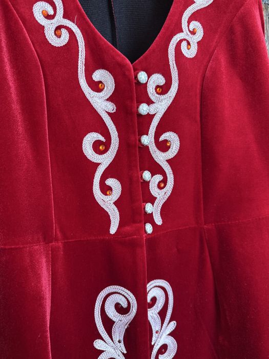 Женский комзол в национальном стиле