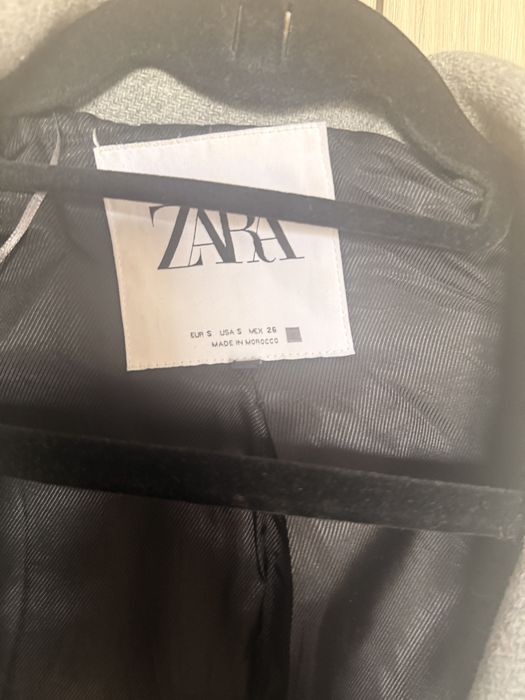 Вълнено палто Zara