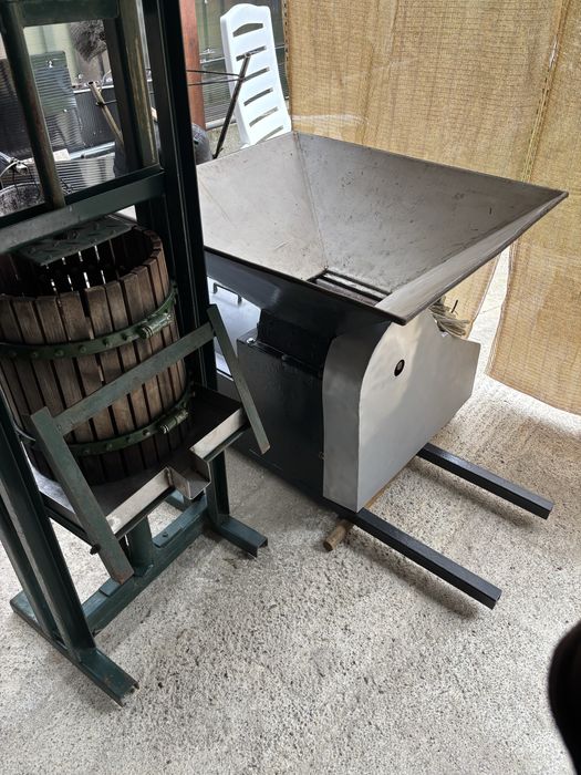 Presă struguri hidraulică