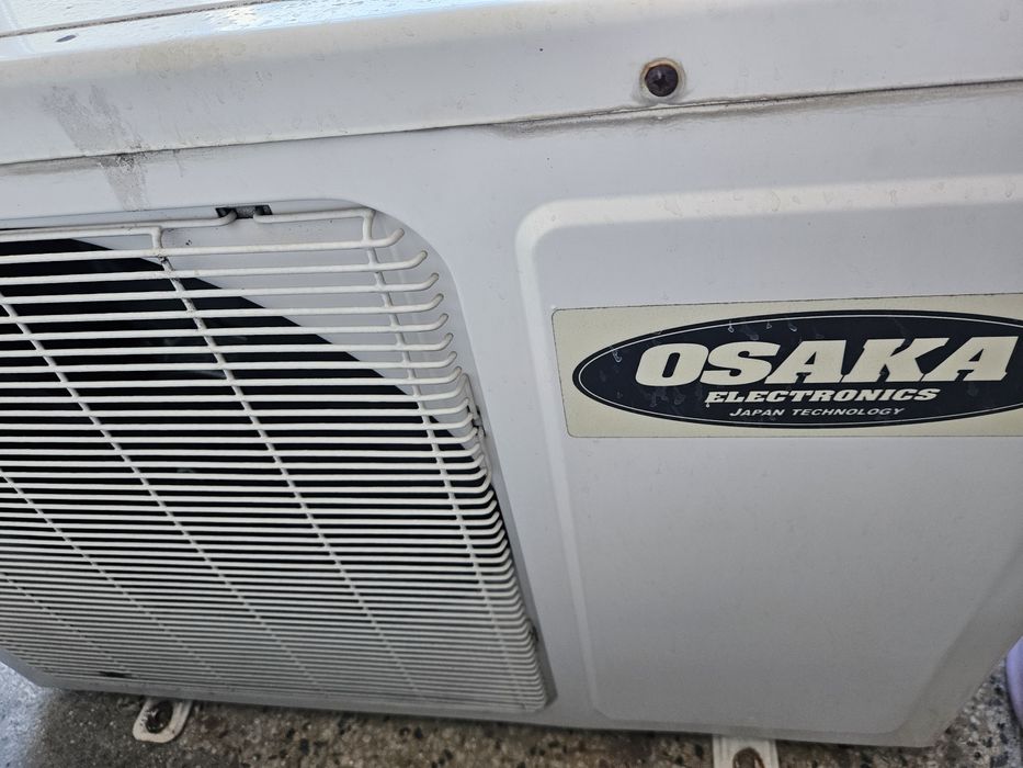 Продавам два работещи климатика за части