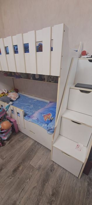 Кровать двухъярусная