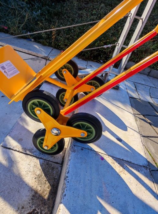 Товарна количка за стълби под наем