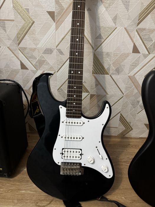 Гитара, бас гитара, барабанная установка, комбик