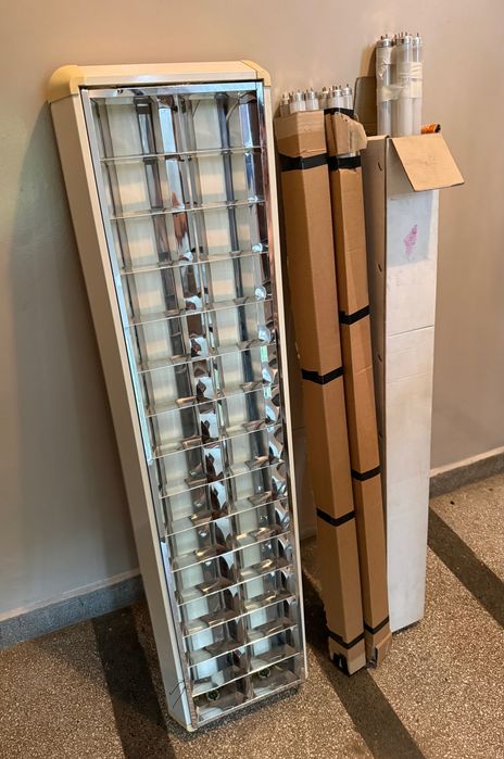 7 бр. офис осветителни тела 120×30 см – 2×36 W, електронен баласт, с крушки