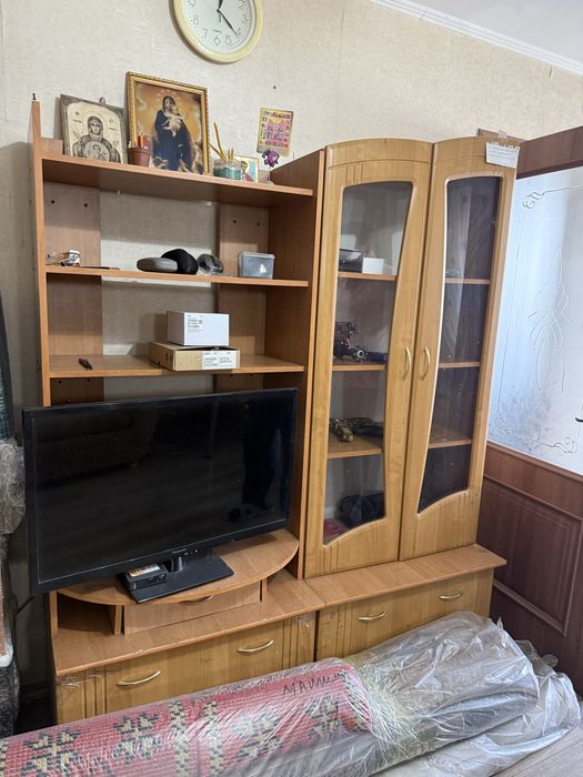 Продам по 2000 тг разную мебель