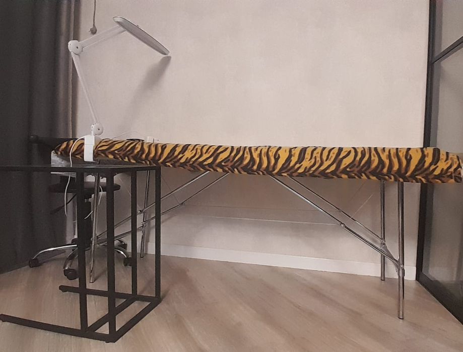 Кушетка, лампа, стул, столик