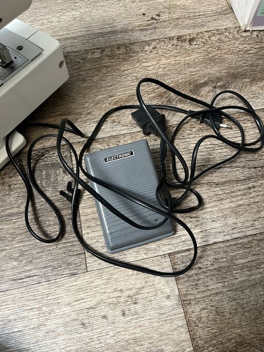 Продаю швейную машину