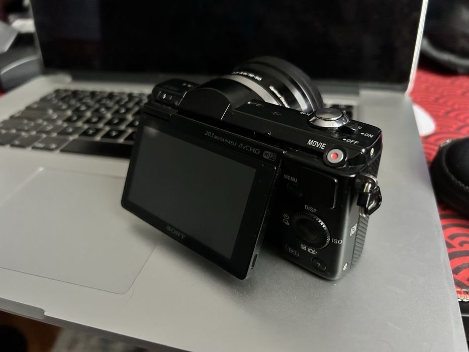 Sony A5000 + Obiectiv 35mm + Accesorii