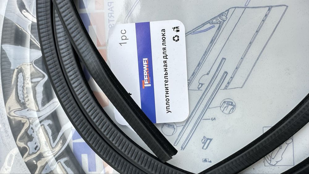 Уплотнитель крышки люка BMW E34.