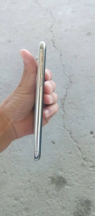 Iphone x srochna sotiladi