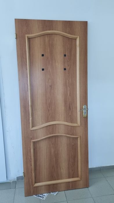 Продам меж комнатные двери