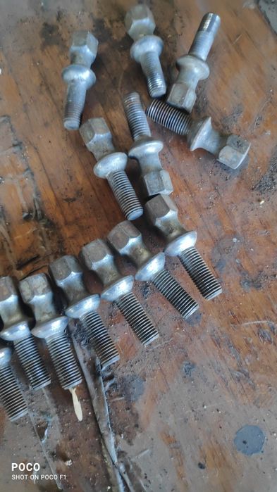 Продам колесные болты