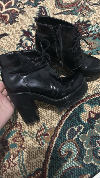 вместе за 12к 37размер как новый