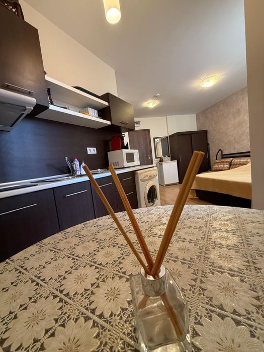 Прадава студио в Камелот