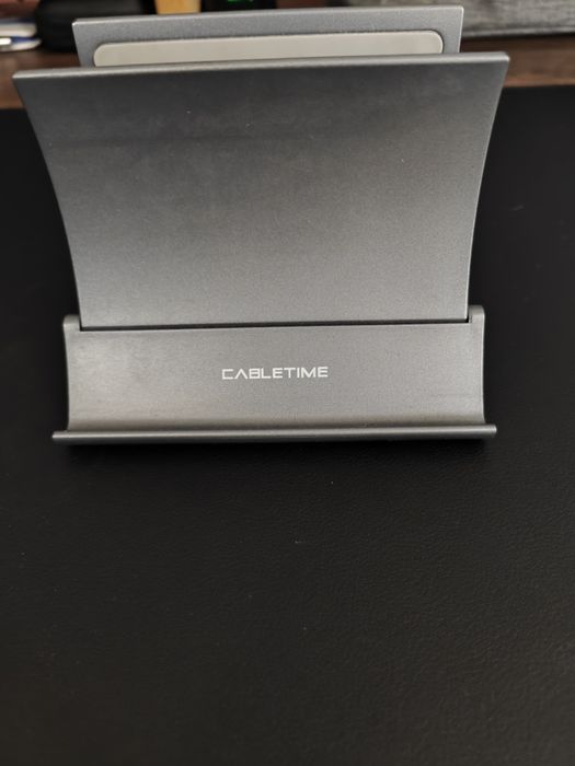 Вертикална стойка за лаптоп