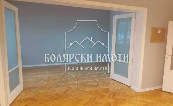 Дава се под наем Офис в Велико Търново, Център - 115 кв.м за 331.5 € - Снимка #2