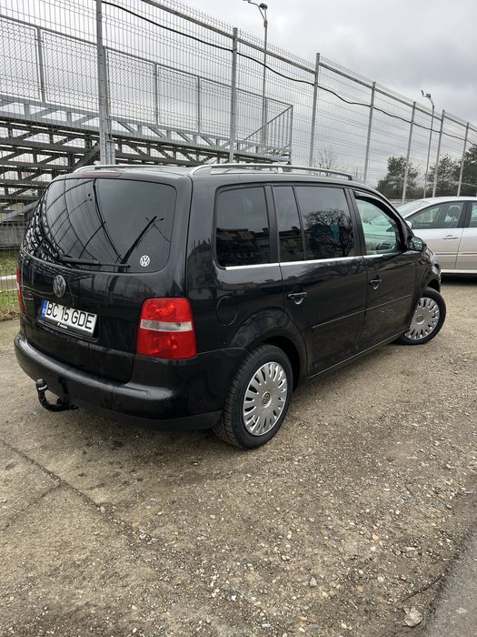 Vând Volkswagen Touran