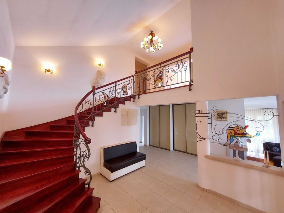 Vilă în Făget | Rezidențial sau Sediu Companie / Birouri IT | Teren 2.412 mp + Zonă Parcare Separată (1000 mp) | Saună, Jacuzzi & Grădină Zen