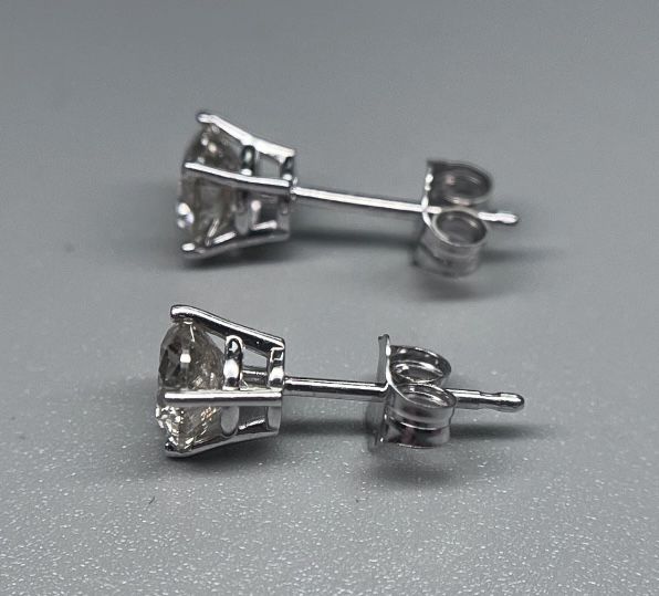 Серьги гвоздики бриллиантовые, серьги золотые