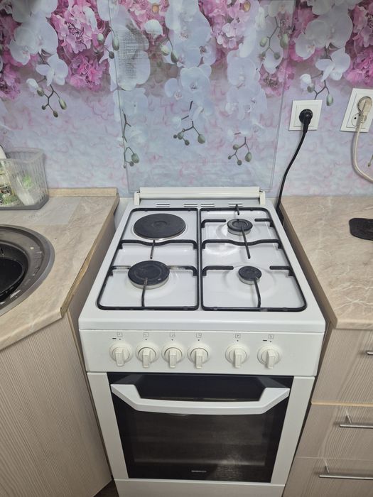 Продам газовую плиту