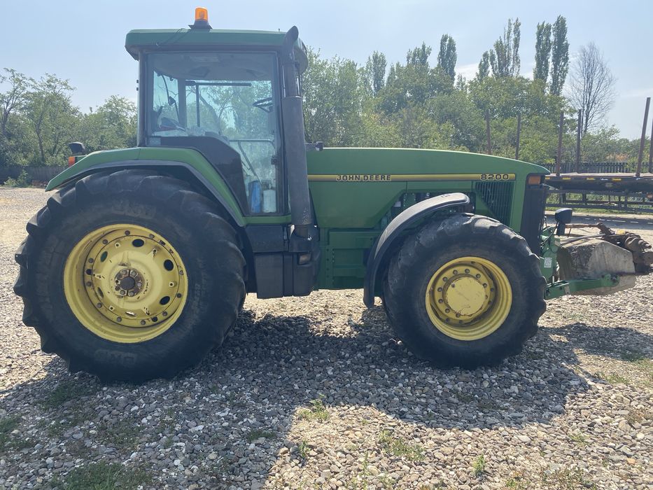 JOHN DEERE 8200 powershift