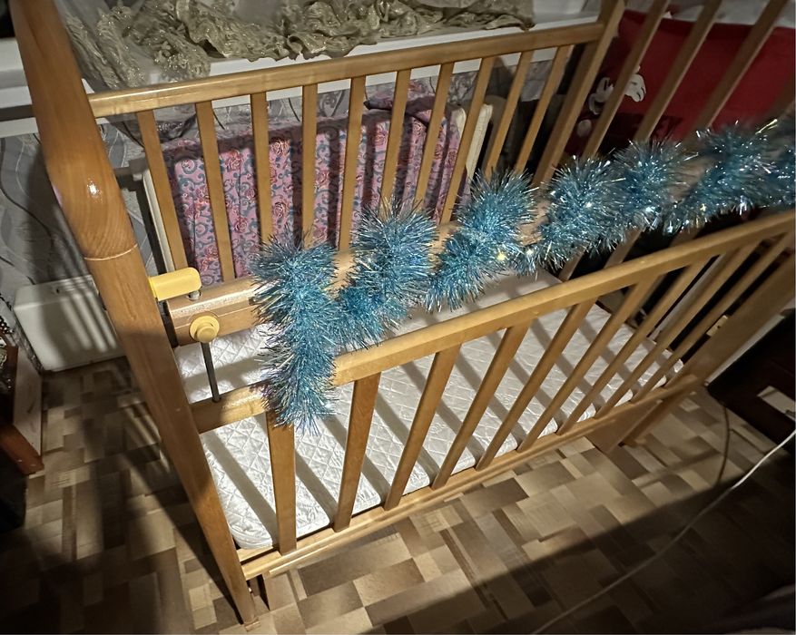 Продам детскую кроватку за 12000!