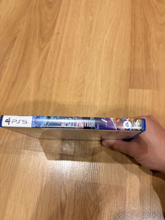 Продавам игра split Fiction