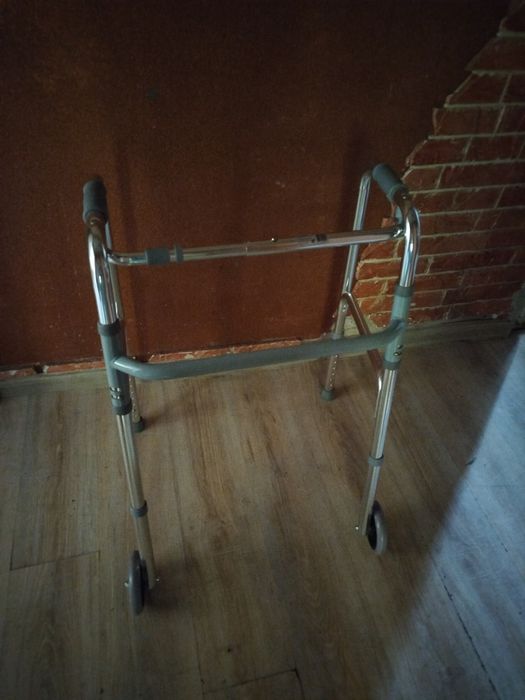 Продам ходунки для взрослых