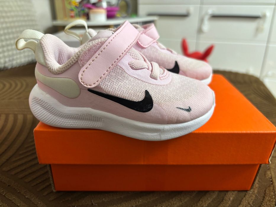 Бебешки маратонки Nike revolution 7