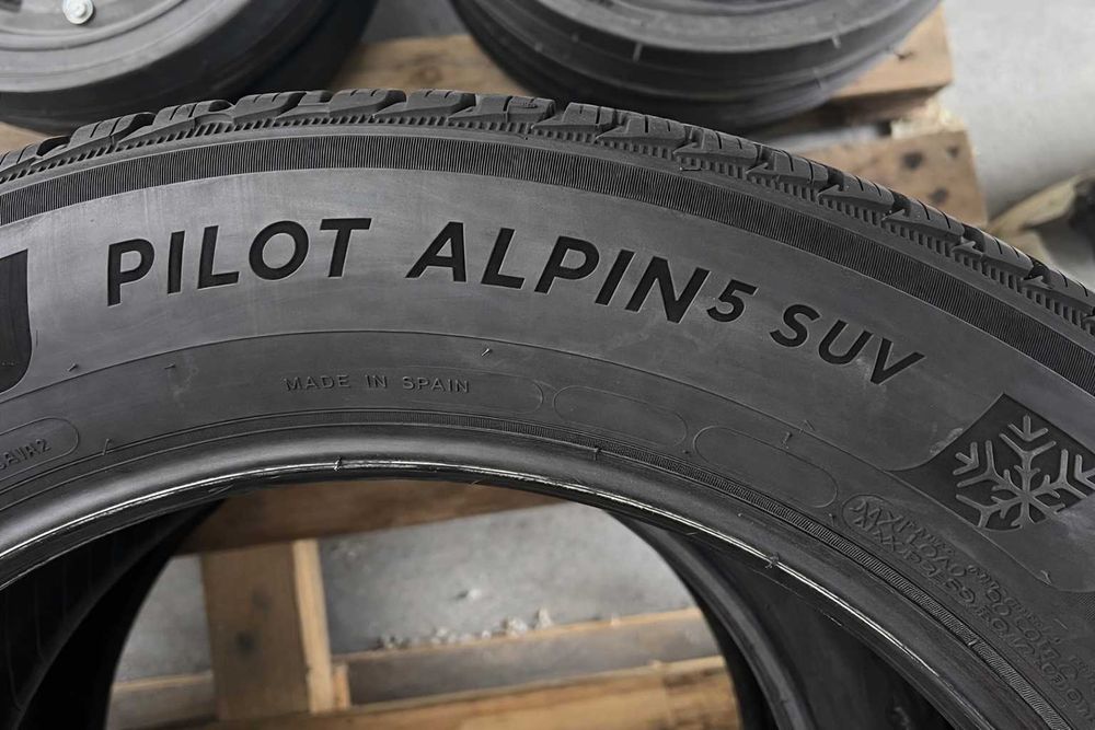 Зимни гуми Michelin Pilot Alpin 5 SUV - 235/55/R19 (105V) УПОТРЕБЯВАНИ