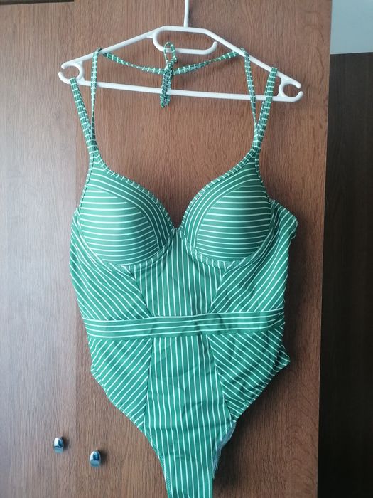Costum de baie nou măr. XL