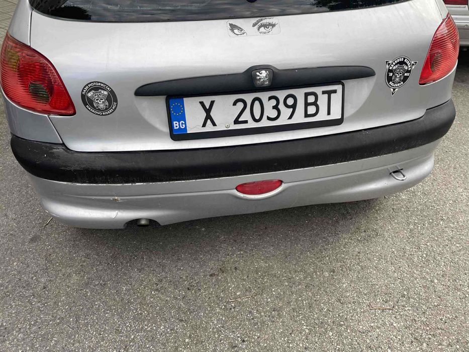 Продавам Пежо 206