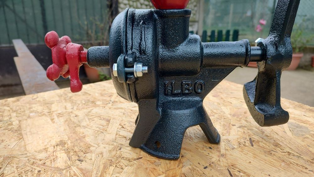 Moara veche de fontă,marca ILBO,românească