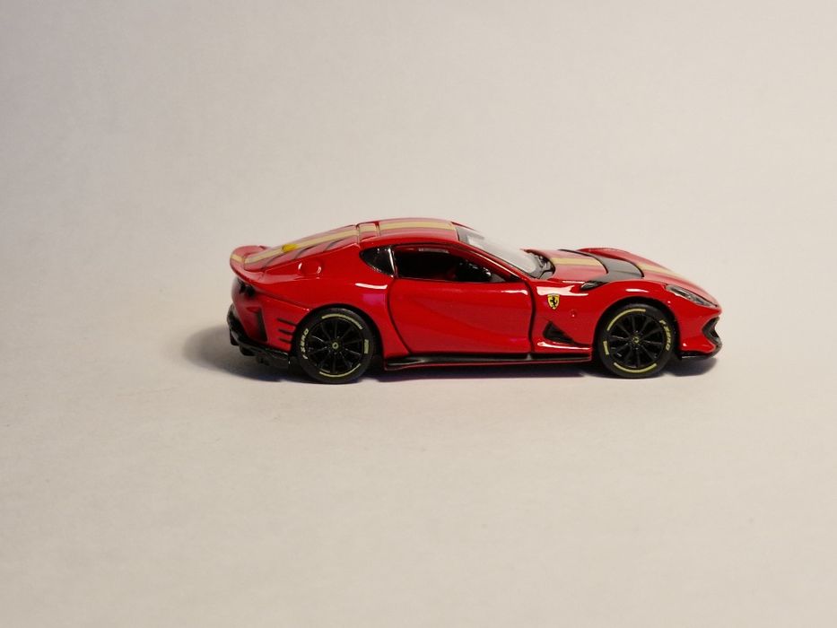 Burago masinuta Ferrari 812