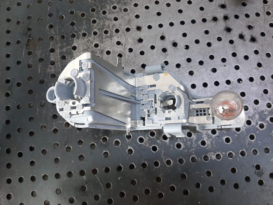 soclu stop dreapta mercedes  b-class w246  607042 e55732