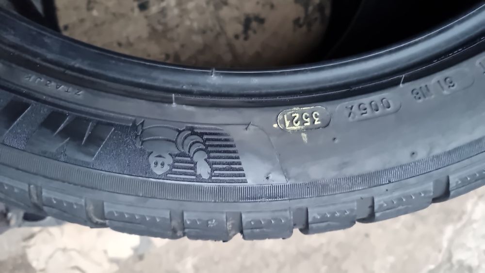 2 Anvelope Michelin 275 40 R21 M/S (iarnă) Impecabile DOT3521.