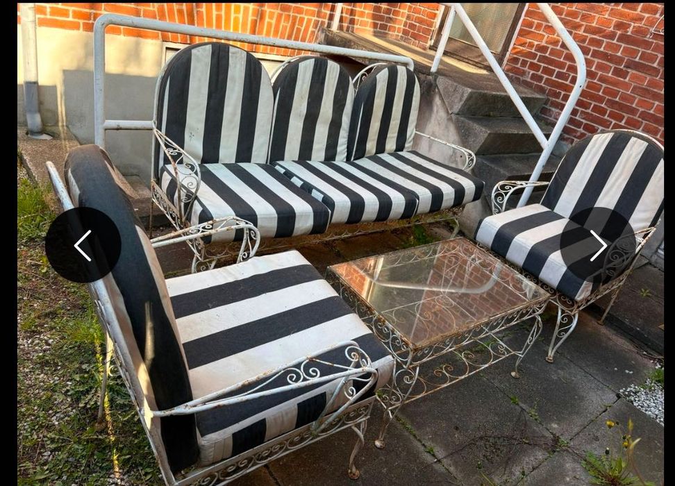 Декорация за вашата градина- люлка ковано желязо и столове с маса