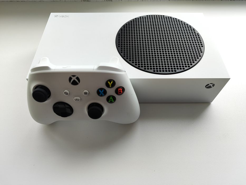 Продам Xbox series s, с играми.