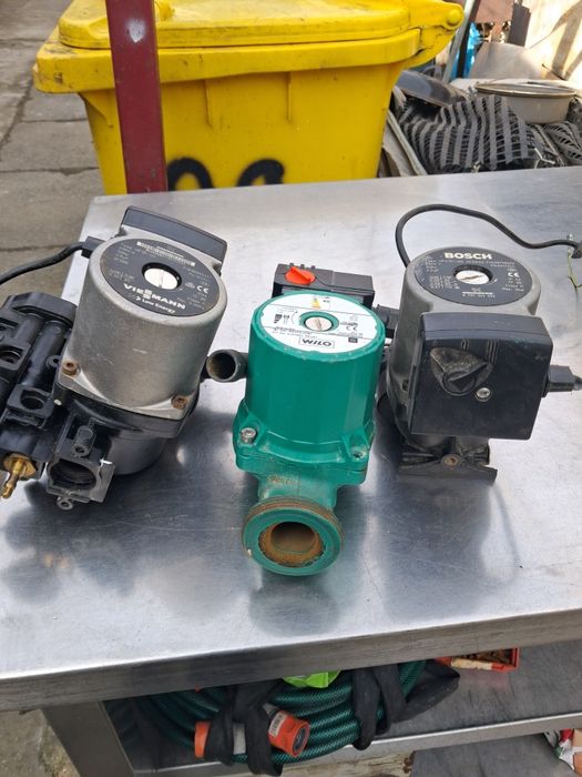 Vând pompe de centrala