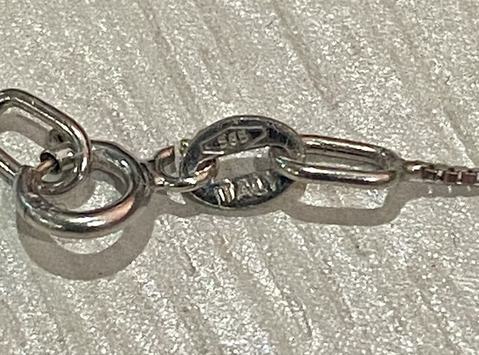 Страхотно Бяло Златно синджирче с кръстче и черни диаманти