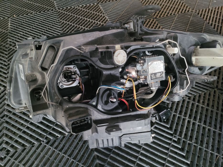 Far xenon stânga Valeo  bmw seria 1 e87