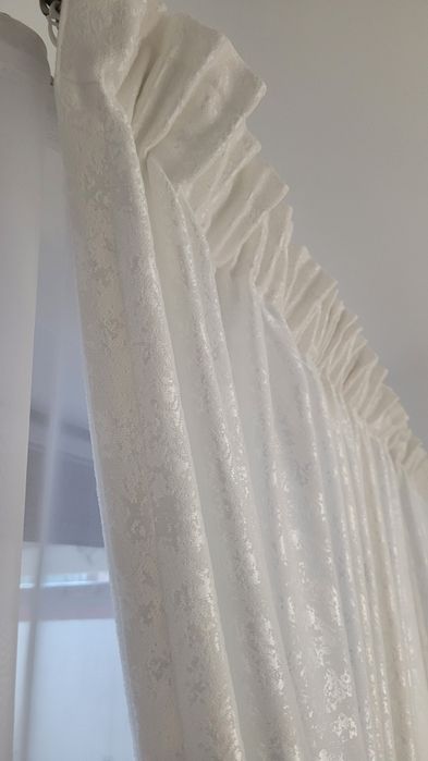 Perdele, inele metalice, draperie alba sau albastra