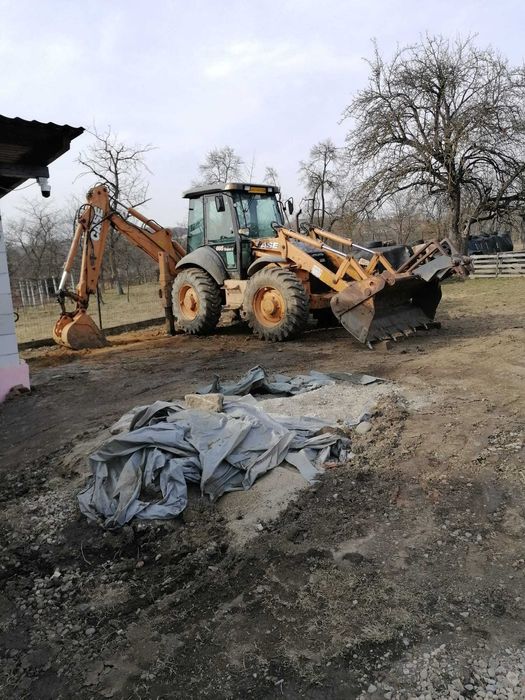 Vând Buldoexcavator Case 695 SR