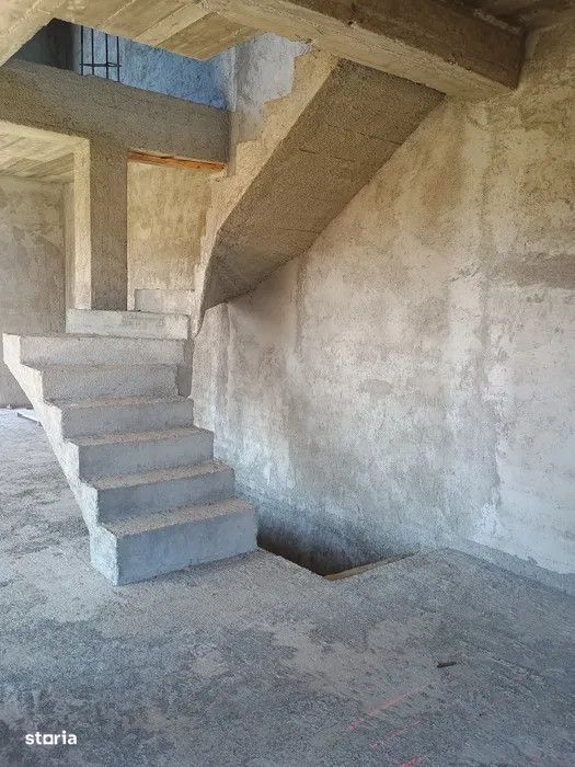 Casa tip duplex 120 mp Izvor