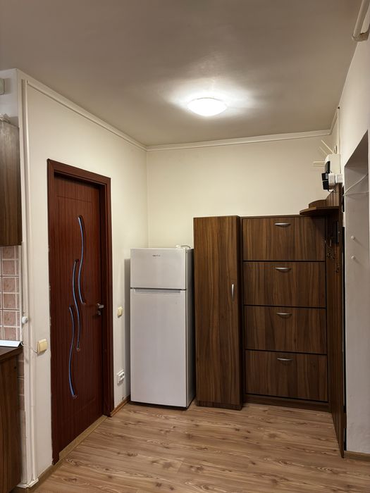 Apartament luminos 2 camere de închiriat | Metrou Apărătorii Patriei (7 min) | Parcare inclusă