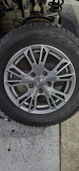 Продам зимние шины с дисками