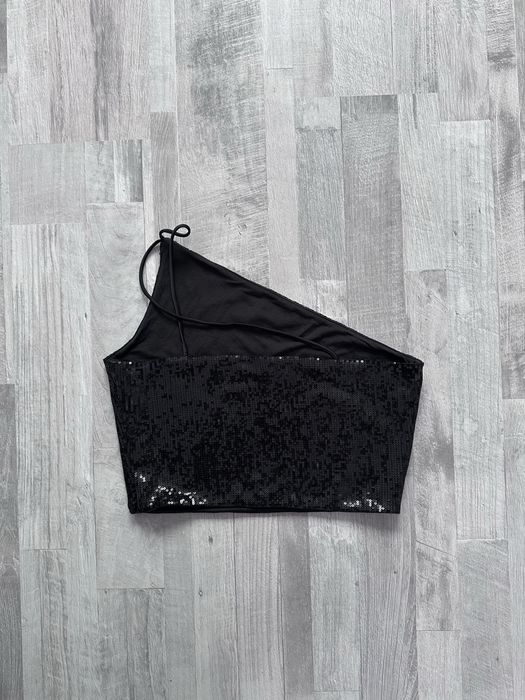 Черен топ с пайети